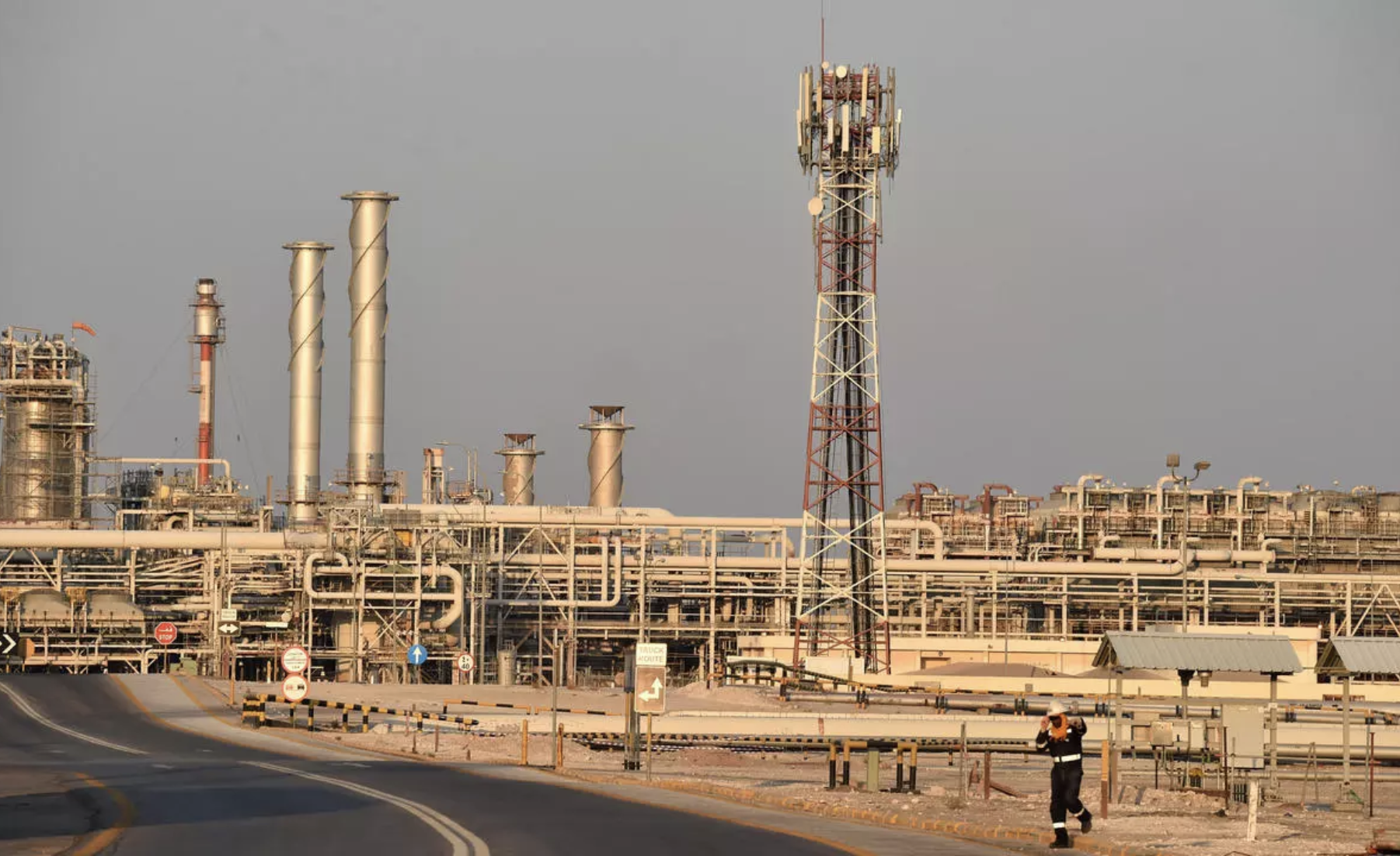 منشأة بقيق التابعة لمجموعة أرامكو النفطية السعودية