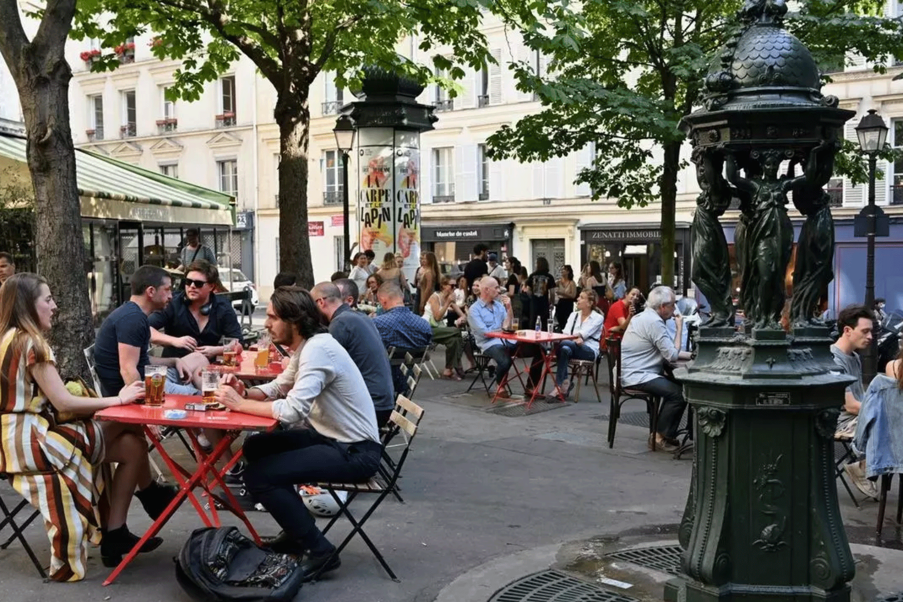 يعوض حضور رواد المطاعم من الفرنسيين غياب الزائر الأجنبي خلال هذا الصيف