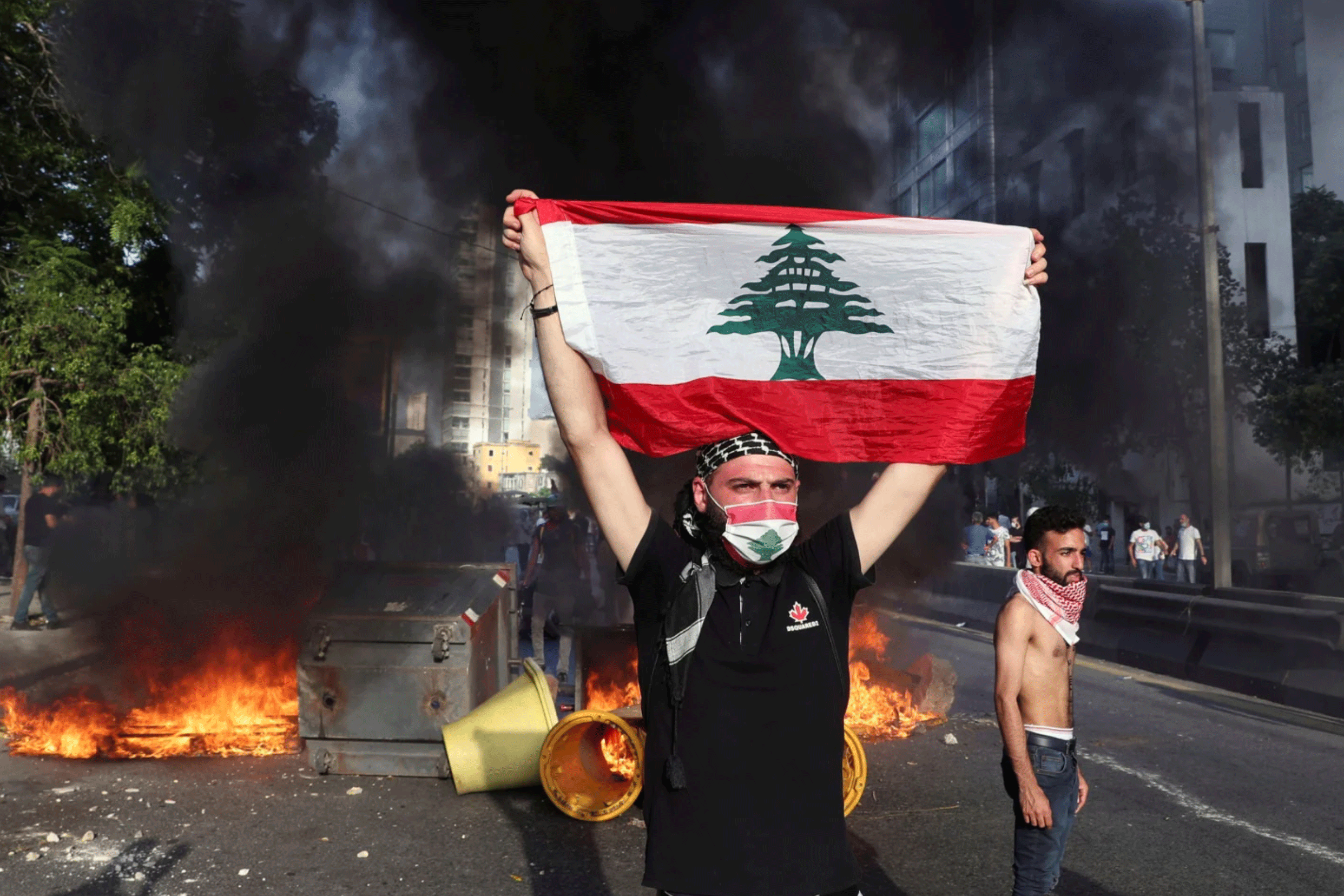 من تظاهرات عمت بيروت في خضم أزمة مالية وسياسية طاحنة في لبنان