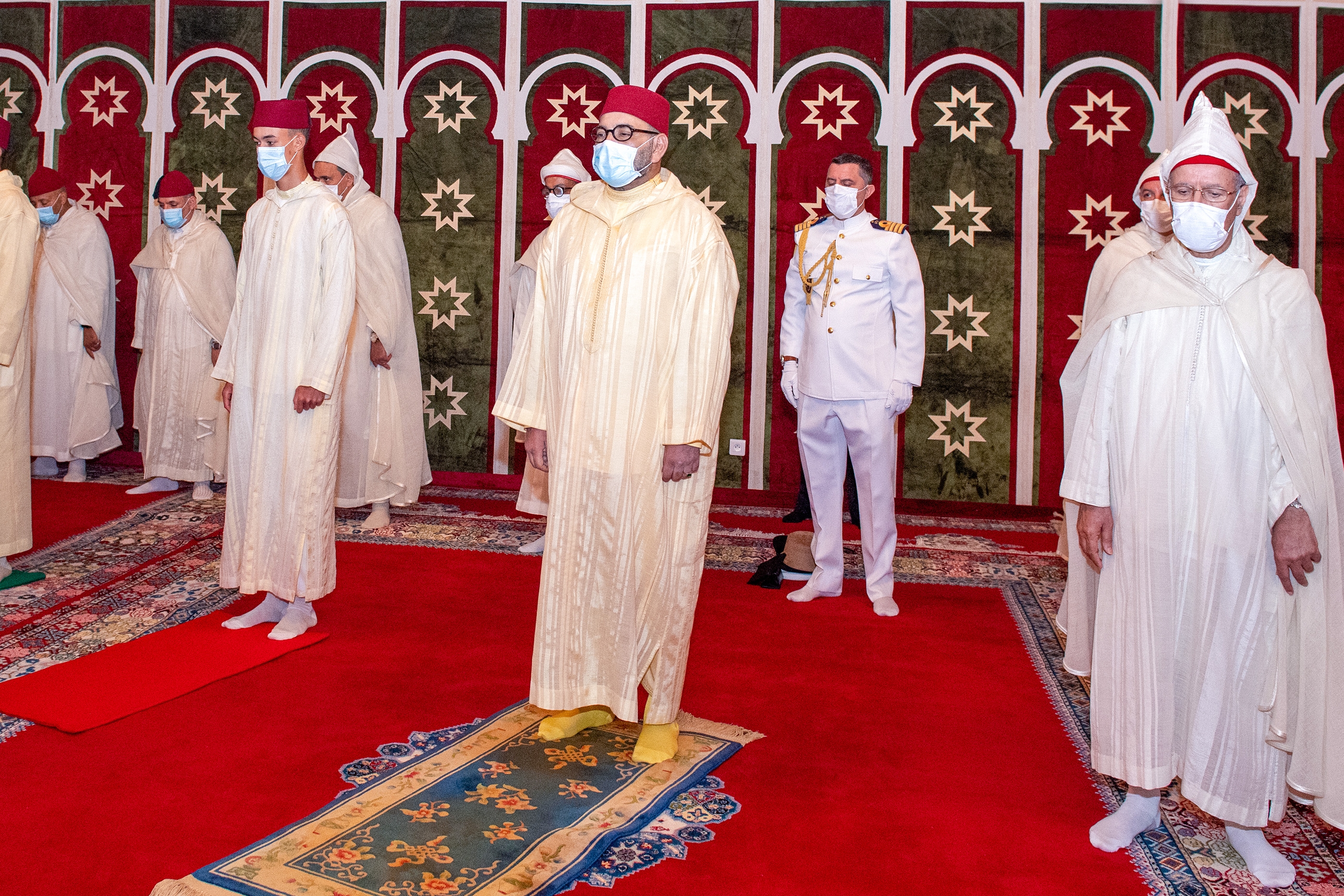 ملك المغرب يؤدي صلاة عيد الاضحى من دون خطبة