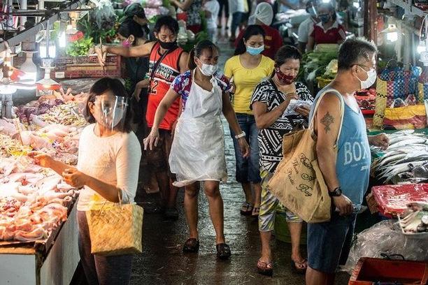 الاقتصاد الفلبيني عانى كثيرا بسبب اغلاق المحلات بسبب تفشي فيروس كورونا