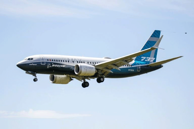 طائرة بوينغ 737 مامس خلال إقلاع تجريبي في يونيو 2020
