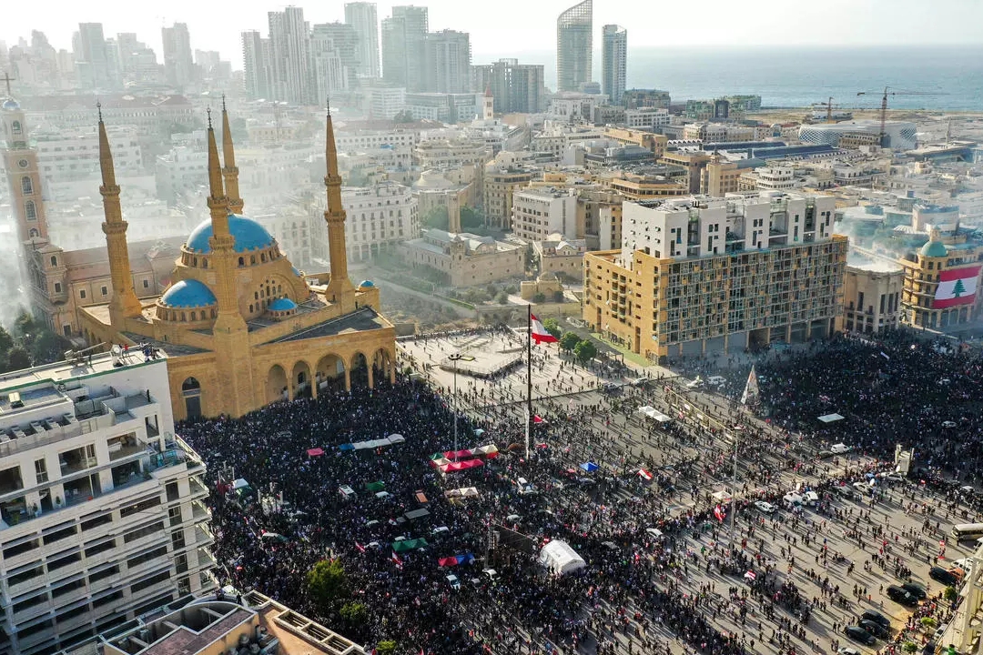 لقطة جوية لمظاهرات يوم الحساب في بيروت 08 أغسطس 2020