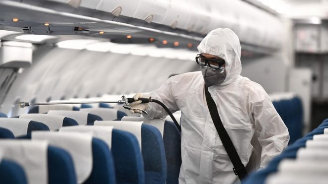 يؤكد الاتحاد الدولي للنقل الجوي أن خطر الإصابة بالفيروس في الطائرات بات ضعيفاً جداً