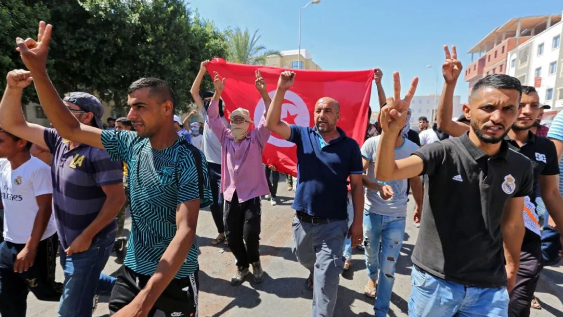 تظاهرات في تاطوين بتونس في يونيو الماضي احتجاجًا على تفشي البطالة
