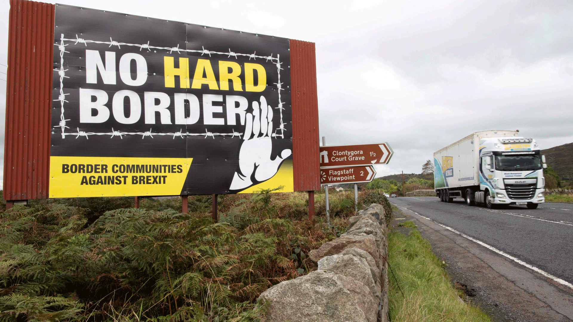 مشكلة الحدود الإيرلندية تمثل القضية التي عادت لتسمم العلاقات بين الطرفين
