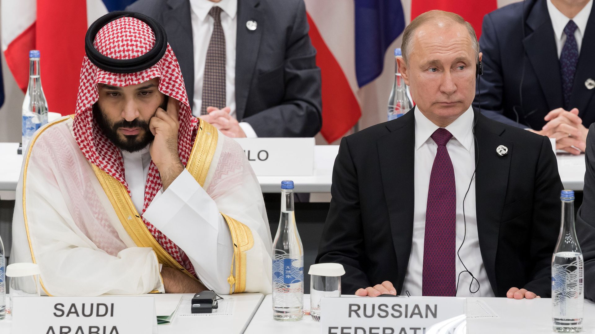 الرئيس الروسي فلاديمير بوتين وولي العهد السعودي محمد بن سلمان خلال قمة العشرين في أوساكا، 28 حزيران/يونيو 2019
