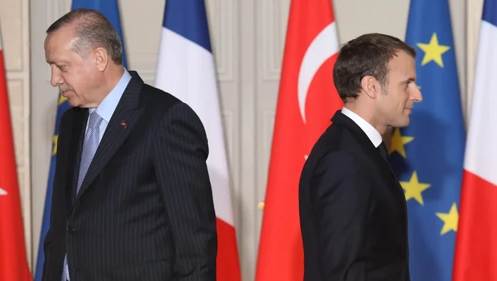 الرئيسان ماكرون وإردوغان في لقاء سابق