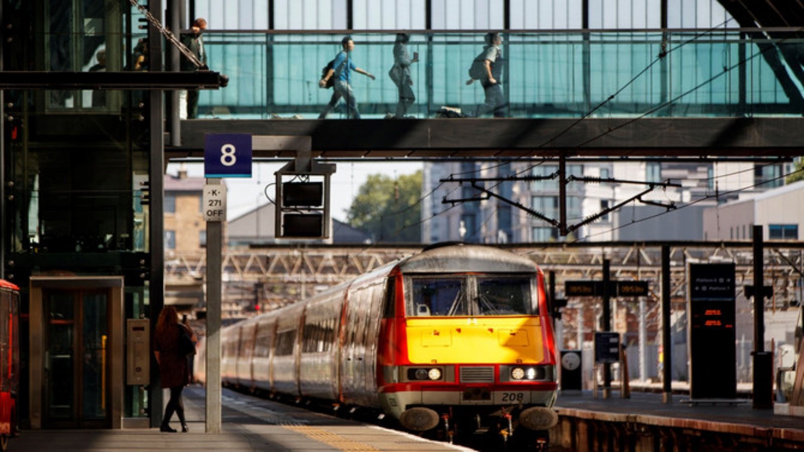 بريطانيا تبدأ خطة إصلاح شبكة السكك الحديد وسط تداعيات كورونا