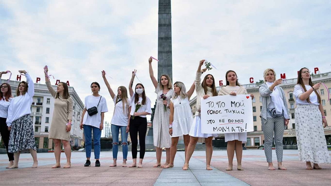 سلسلة بشرية في مينسك طلباً للديمقراطية وانتخابات حرة