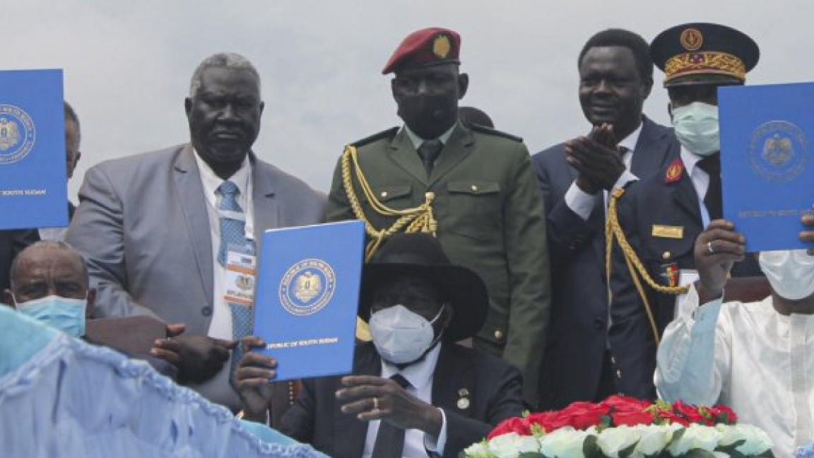 وقعت الحكومة السودانية والمتمردين اتفاق سلام السبت الماضي