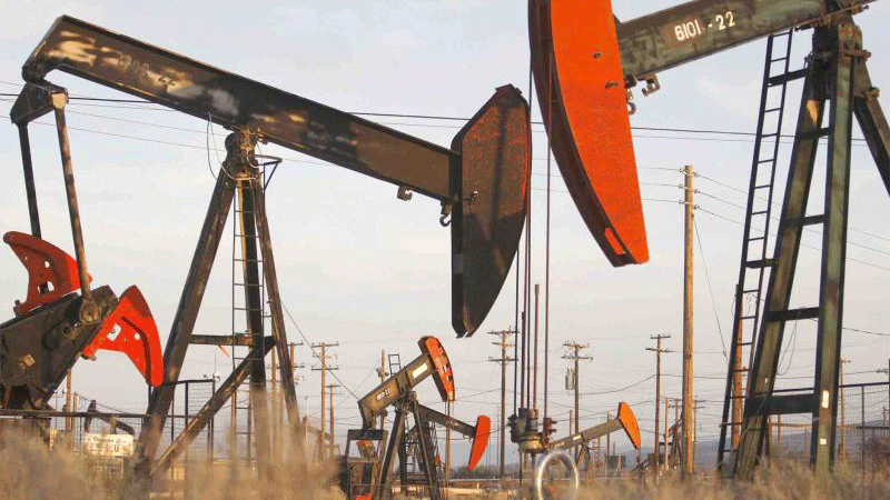 النفط الصخري كان من أبرز المتضررين من تهاوي الأسعار، والصورة من حقل نفطي في كاليفورنيا