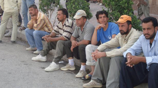 ارتفعت البطالة إلى 40 بالمئة في العراق وذلك نتيجة تفشي فيروسِ كورونا وحظرِ التجوال