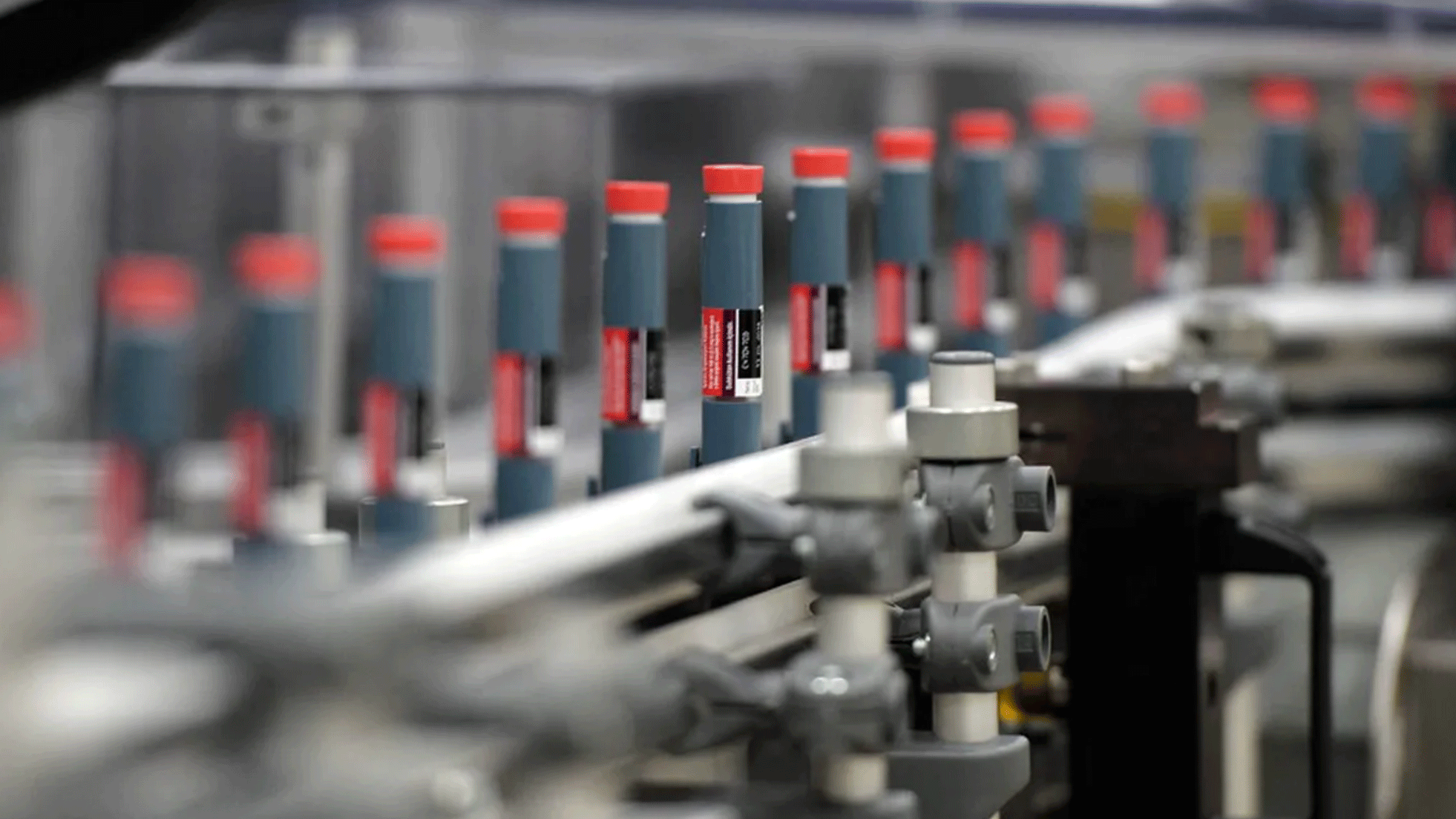 كإجراء احترازي، فقد أوصت لجنة المراقبة الصحية المستقلّة لتجربة أكتيف-3 بتعليق عمليات تسجيل المتطوّعين