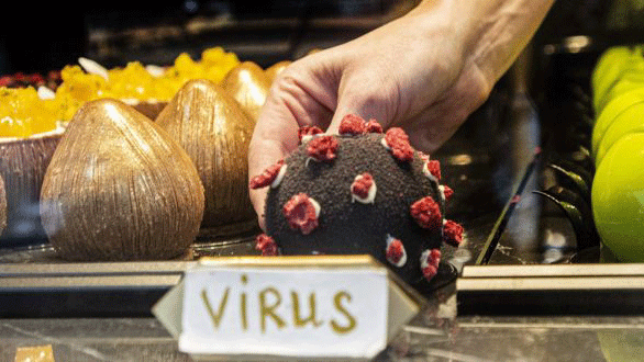 حلوى على شكل فيروس كورونا في أحد متاجر براغ، عاصمة تشيكيا