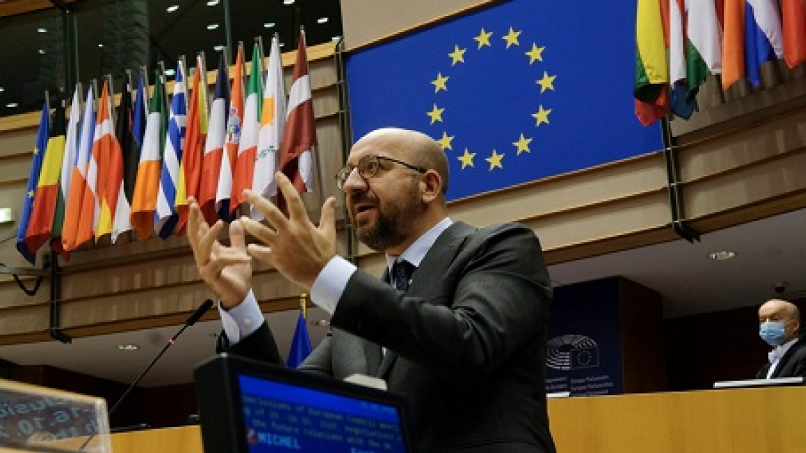 رئيس المجلس الأوروبي شارل ميشيل خلال جلسة عامة للبرلمان الأوروبي في بروكسل الأربعاء