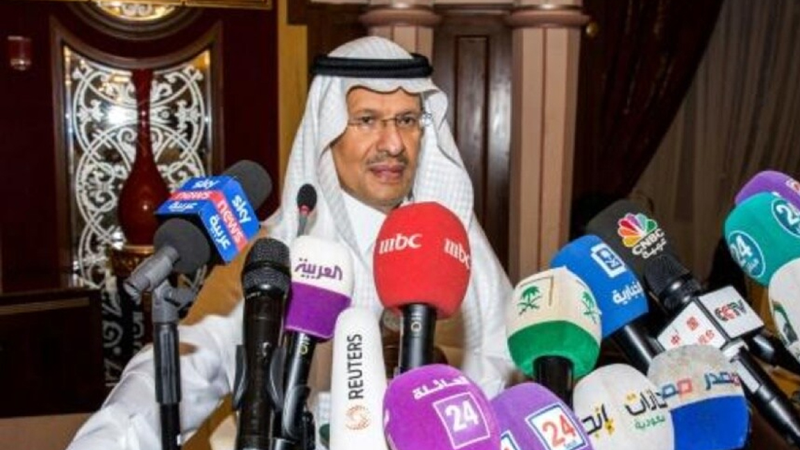 وزير الطاقة السعودي الأمير عبد العزيز بن سلمان في مؤتمر صحافي في جدة في 17 سبتمبر الماضي