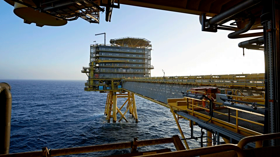 منصة عائمة لاستخراج النفط من بحر الشمال