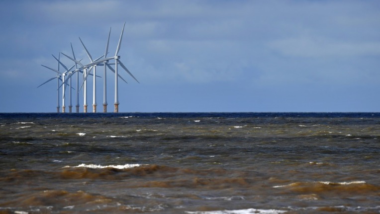 حقل بوربو بنك للتوربينات الهوائية في عرض البحر قبالة سواحل نيو برايتون في شمال غرب إنكلترا في 6 أكتوبر 2020