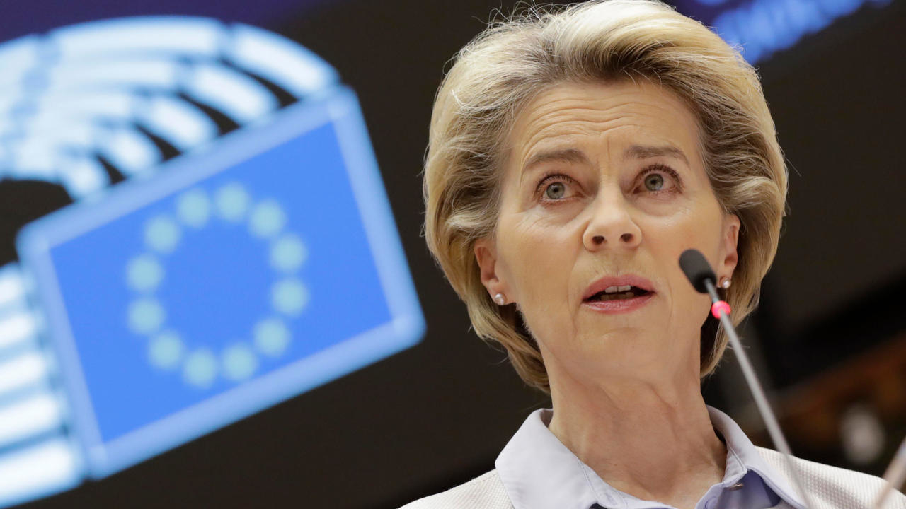 رئيسة المفوضية الأوروبية أورسولا فون دير لايين في صورة من الأرشيف