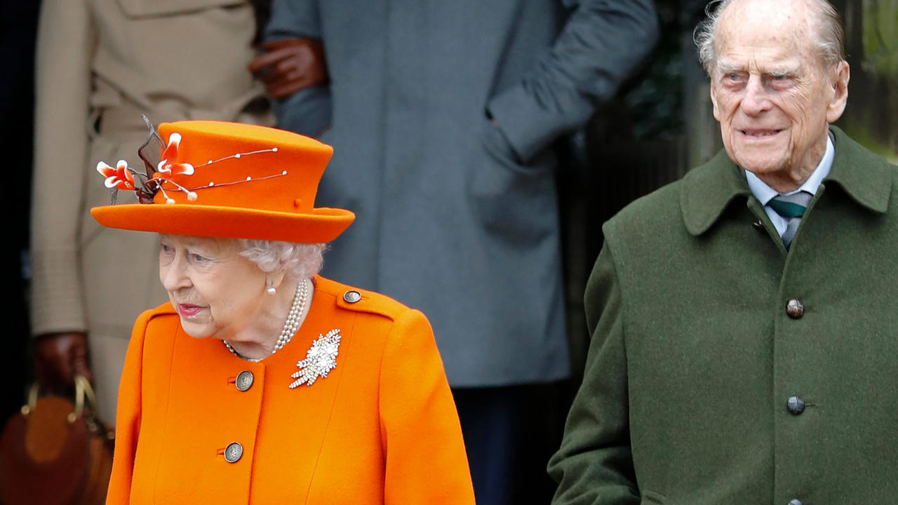 ملكة بريطانيا إليزابيث الثانية، 94 عاما والأمير فيليب 99 عاما، على استعداد لتلقي لقاح فيروس كورونا علناً