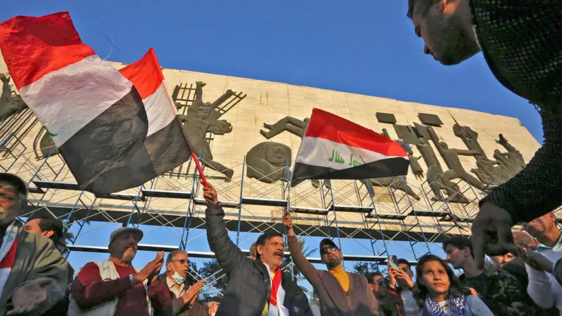 عراقيون تظاهروا الاثنين احتجاجًا على خفض قيمة الدينار مقابل الدولار