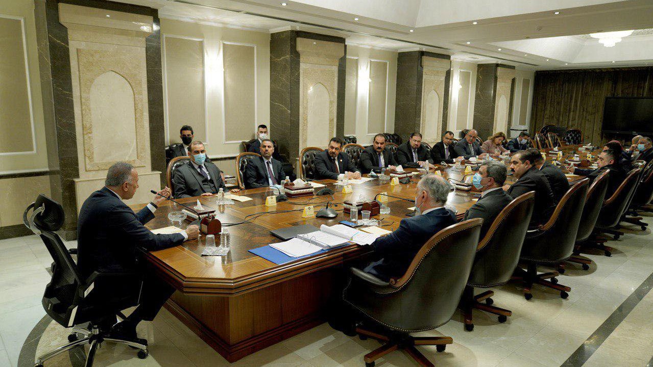 الكاظمي يبحث الاوضاع الاقتصادية والامنية مع الوزراء ورؤساء اللجان البرلمانية