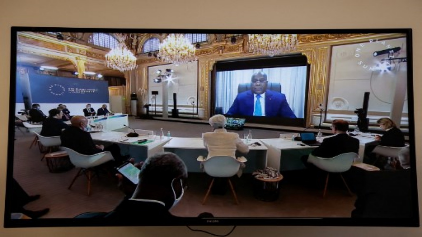 رئيس جمهورية الكونغو الديمقراطية فيليكس تشيسكيدي خلال اجتماع عبر الفيديو في قمة كوكب واحد ، وهي جزء من يوم الطبيعة العالمي ، في غرفة الاستقبال بقصر الإليزيه ، في باريس ، في 11 يناير 2021.