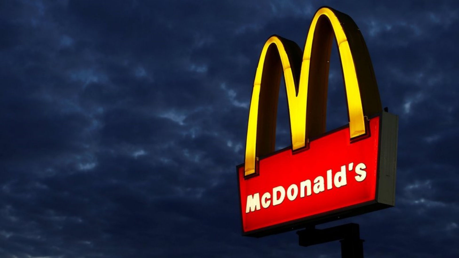 صاحب امتياز لماكدونالدز أسود اللون يقاضي الشركة بسبب التمييز العنصري