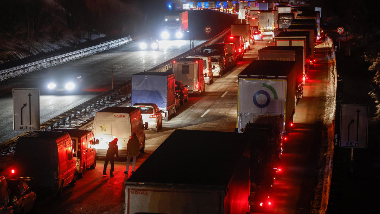أغلقت ألمانيا حدودها مراراً السنة الماضية لمكافحة كورونا، وفي الصورة المعبر الحدودي الألماني التشيكي في باد جوتليوبا بشرق ألمانيا في 14 شباط/فبراير 2021