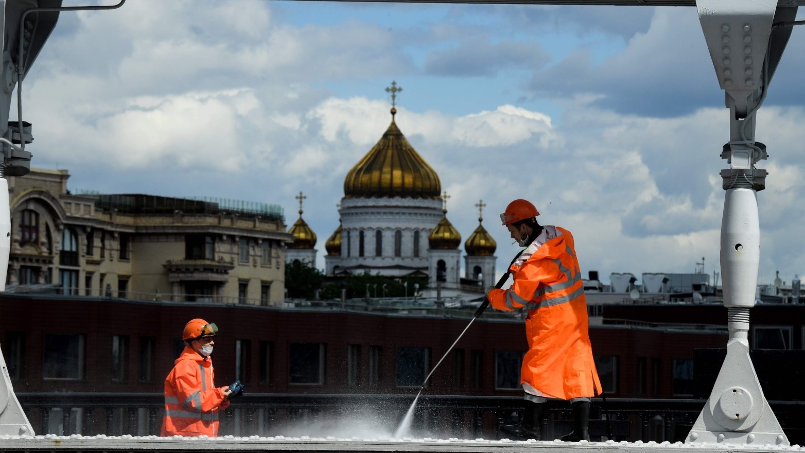 في العام 2020، تراجع عدد المهاجرين تدريجيا إلى النصف