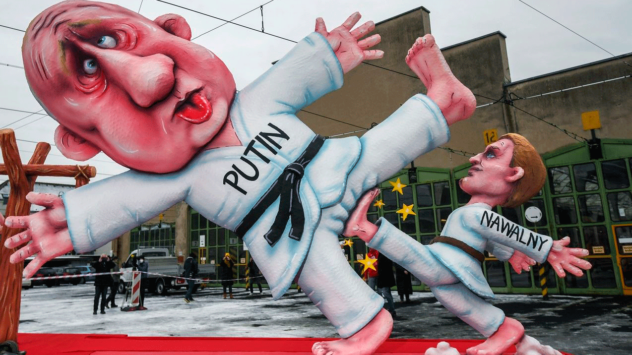 مجسّم ساخر أنجزه مناصرون لنافالني في موسكو