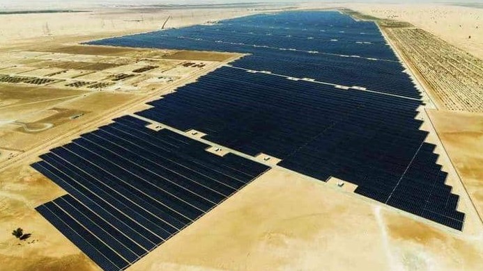 محطة نور أبوظبي في الإمارات لاستثمار الطاقة الشمسية