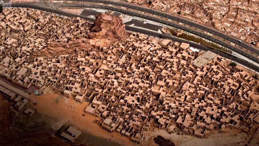 صورة جوية لمدينة العلا الأثرية في المملكة العربية السعودية