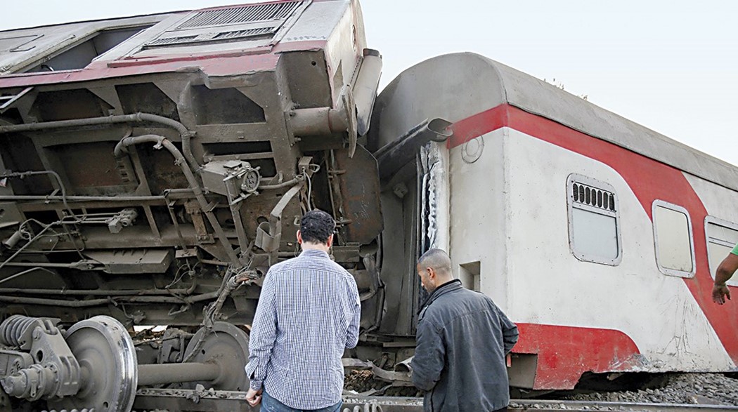 رفع آثار حادث طوخ تمهيداً لانتظام حركة القطارات مرة أخرى في مصر