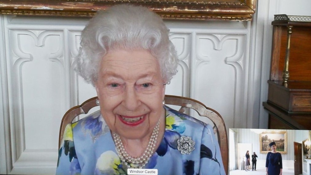 الملكة اليزابيث تتقبل أوراق اعتماد سفيرة لاتفيا