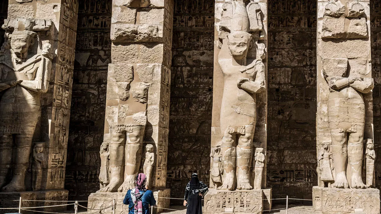 معبد رمسيس الثالث في مدينة هابو غرب الأقصر في جنوب مصر 