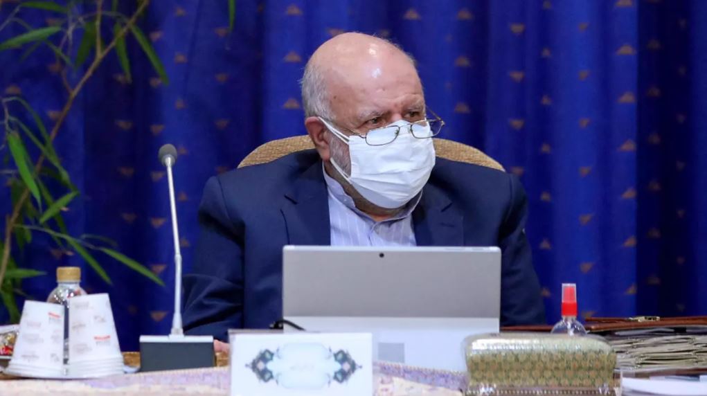 وزير النفط الإيراني بيغن نامدار زنغنه خلال اجتماع للحكومة في طهران، في صورة وزعتها الرئاسة الإيرانية في 28 أكتوبر 2020