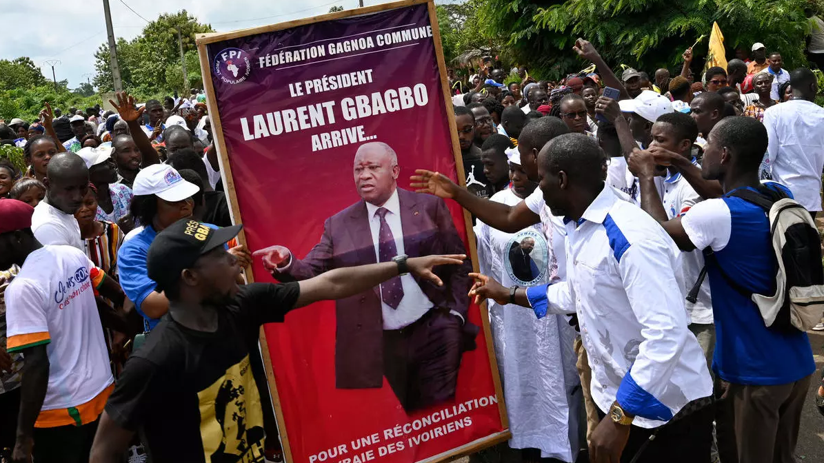 أنصار لرئيس ساحل العاج السابق لوران غباغبو في ماما