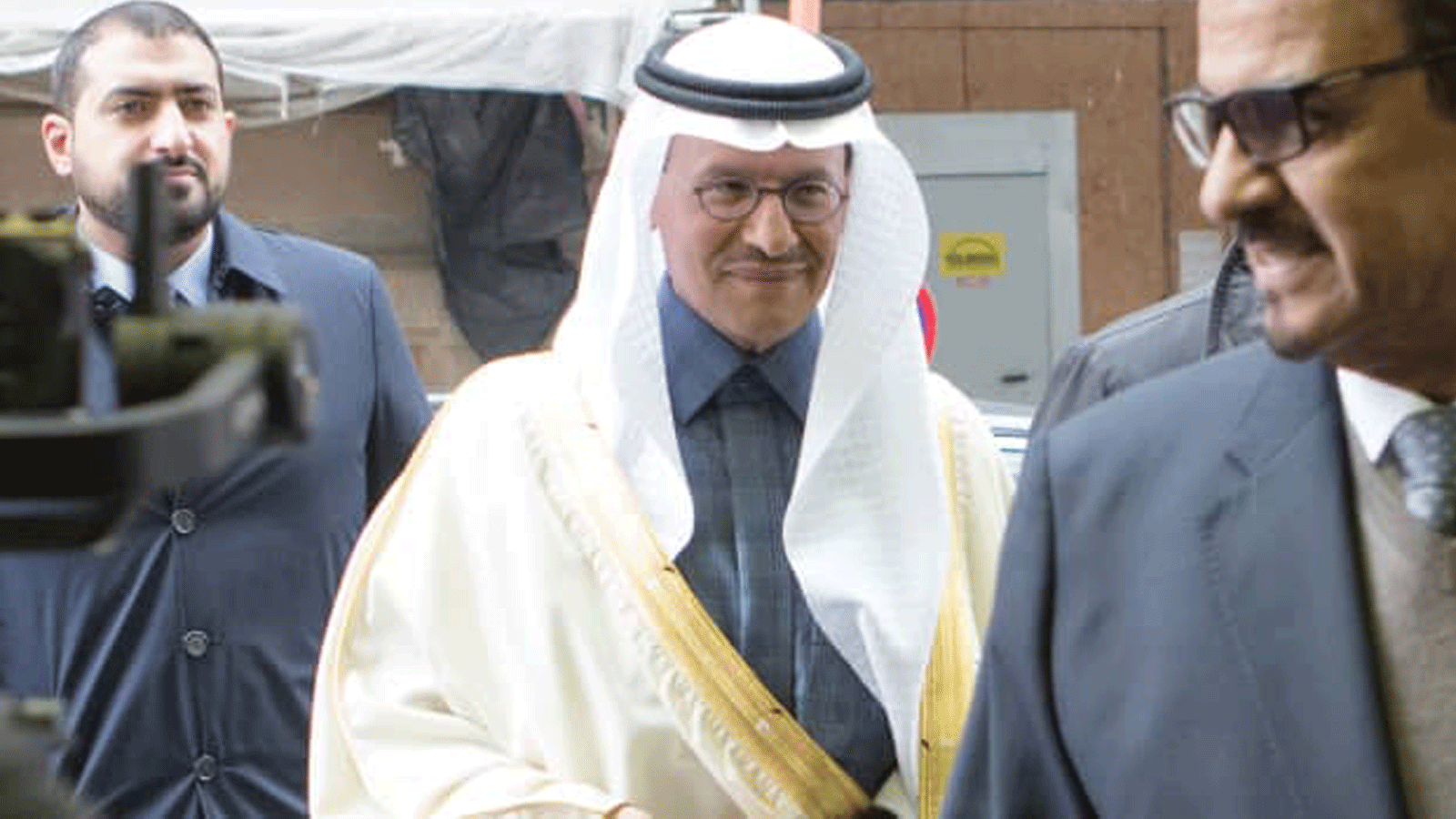الأمير عبد العزيز بن سلمان آل سعود وزير الطاقة السعودي يصل إلى الاجتماع 178 لمنظمة البلدان المصدرة للبترول (أوبك) في فيينا، النمسا. 6 آذار/ مارس 2020.