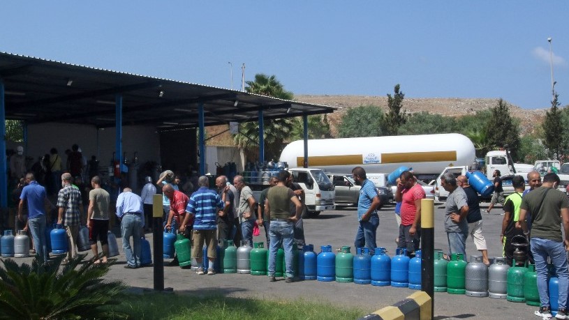 لبنانيون في طابور طويل للحصول على الغاز المنزلي الثلثاء 10 أغسطس 2021