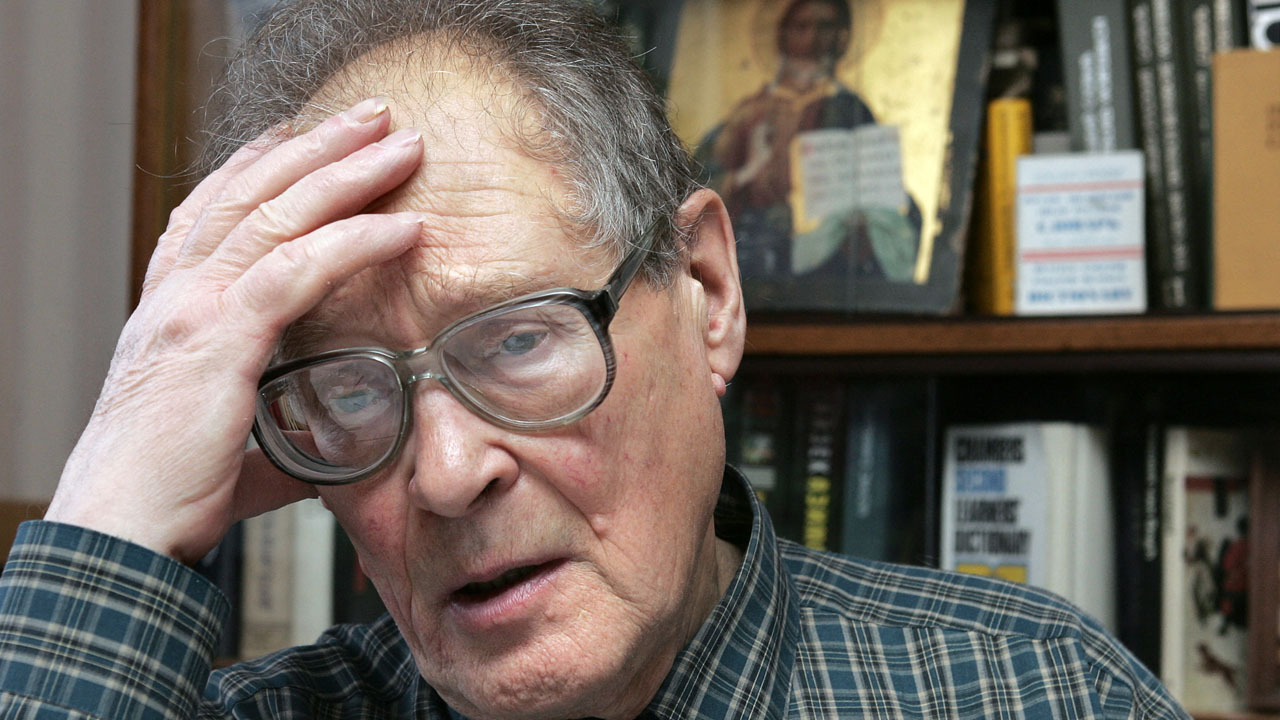 كوفاليوف يجري مقابلة صحافية من منزله في موسكو. 20 كانون الثاني (يناير) 2005