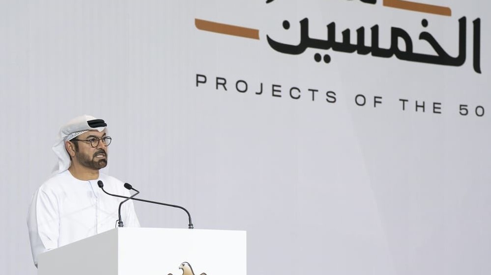 محمد بن عبدالله القرقاوي، وزير شؤون مجلس الوزراء رئيس مؤسسة القمة العالمية للحكومات في الإمارات، مطلقًا مشروع 