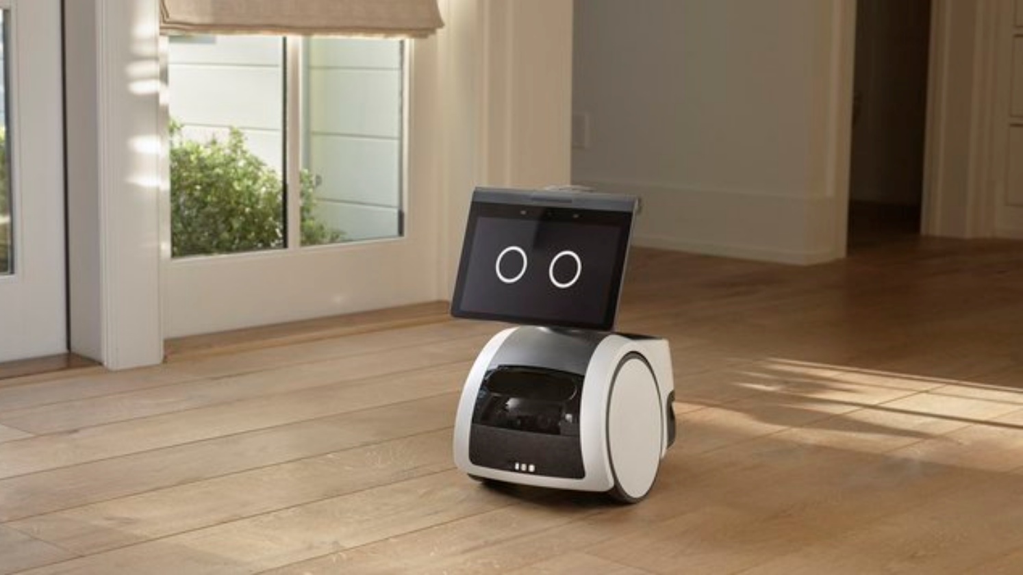 روبوت قادر على التجول في المنازل تطرحه شركة أمازون. ( من صفحة Scott Stein في تويتر)