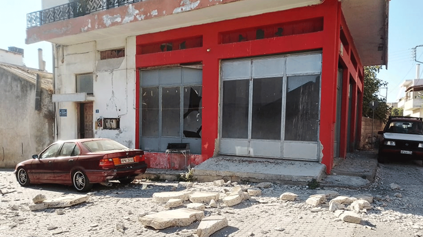 صورة متداولة عبر تويتر لأضرار وقعت في جزيرة كريت اليونانية جراء الزلزال