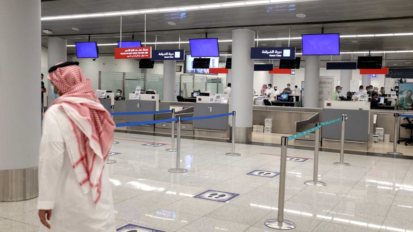 صورة من مطار الملك خالد الدولي في الرياض تظهر حركة خفيفة جدًّا في ظل قيود كورونا التي فرضتها المملكة العربية السعودية. (أرشيفية)