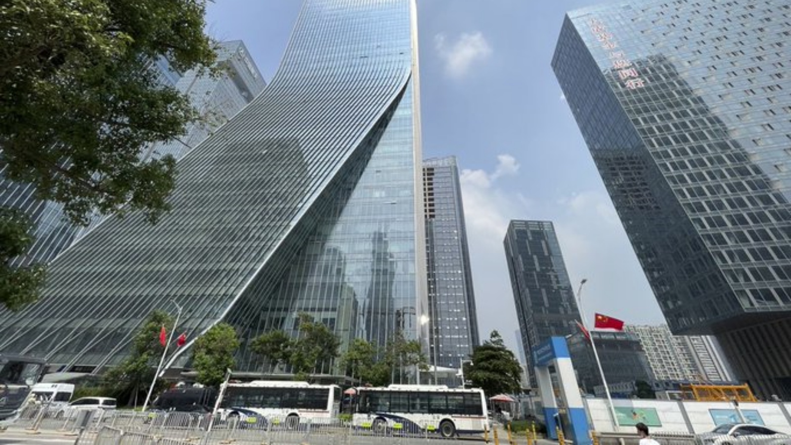 مشاريع إيفرغراند العقارية الضخمة في هونغ كونغ. (من صفحة Christophe Barraud في تويتر)