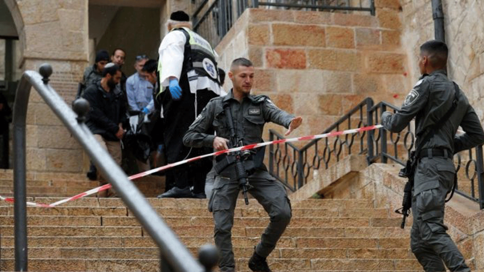 الشرطة الإسرائيلية تُعلِن أن أربعة أشخاص على الأقل أصيبوا في هجومٍ مسلح في البلدة القديمة بالقدس. 21 نوفمبر / تشرين الثاني 2021