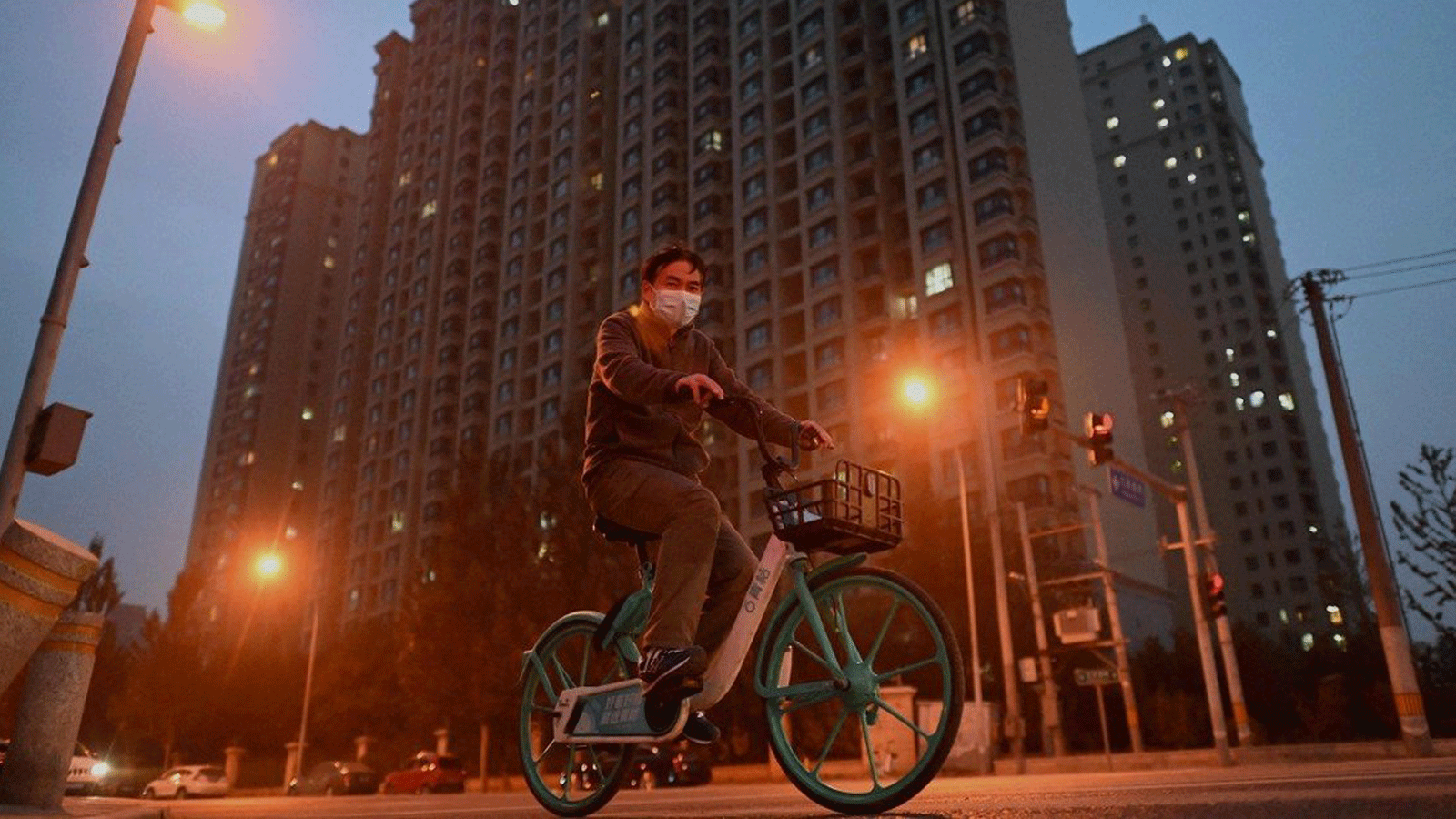 مجمع إيفرغراند السكني في بكين، اشترت المزيد من الوقت عن طريق سداد مدفوعات اللحظة الأخيرة بعد سلسلة من مبيعات الأصول.