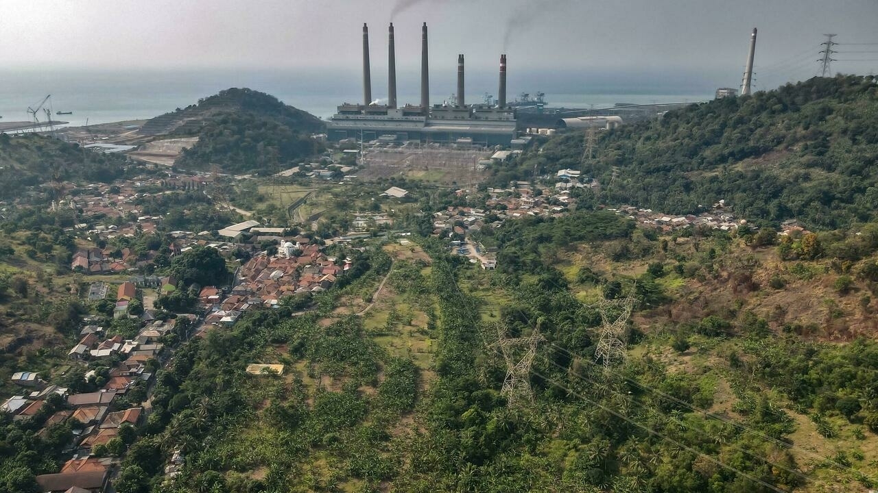 تشترط اندونيسيا على المنتجين الاحتفاظ بحد أدنى من الفحم لتزويد محطات الطاقة في البلاد